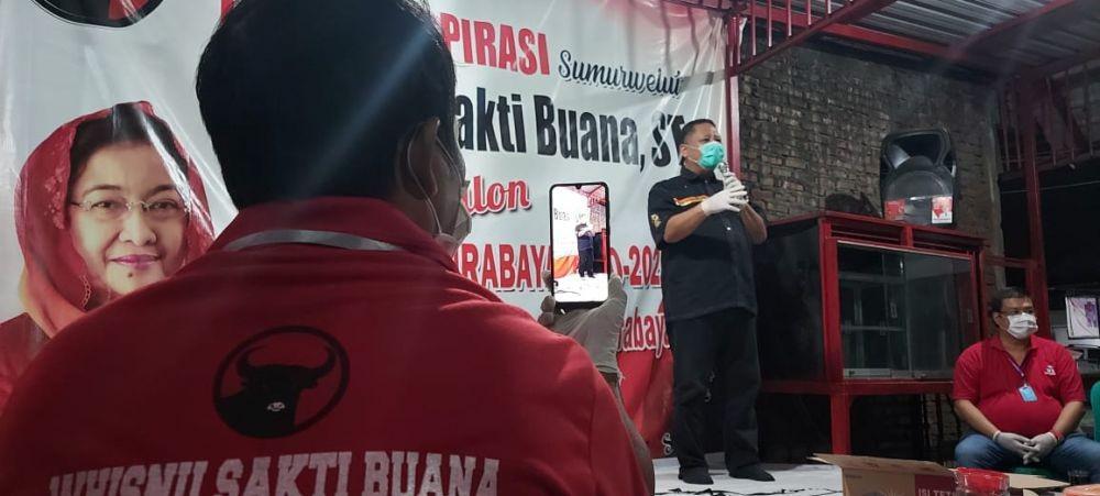 Whisnu Sakti Buana saat berada di posko pemenangan, Kecamatan Lakarsantri. IDN Times/Dok. Istimewa
