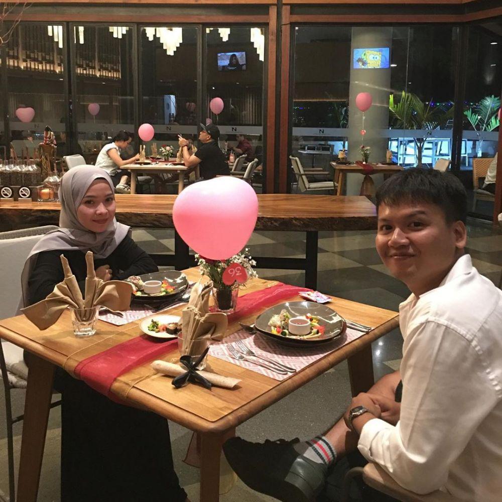 10 Potret Manis Keluarga Ilham SMASH yang Jarang Disorot, Adem Ayem!