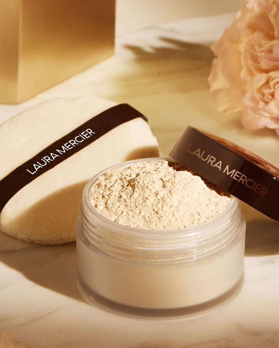 Laura Mercier Translucent Loose Setting Powder (instagram.com/lauramercier)