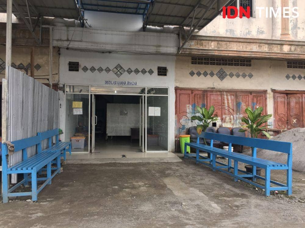 Seorang pasien yang telah melahirkan berstatus COVID-19 di rujuk ke RS. Bina Kasih Medan (Indah Permata Sari/IDN Times)