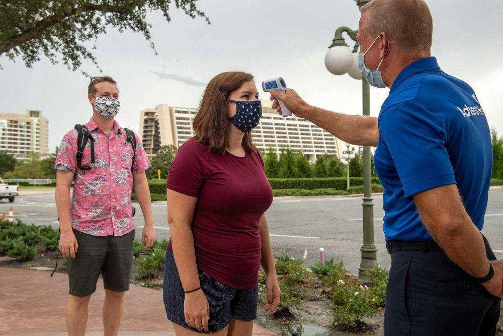 Pihak Disney World menerapkan beberapa peraturan untuk mengurangi sebaran COVID-19. (Travel and Leisure)
