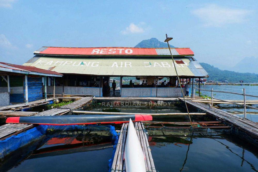 Resto Kampung Air, Asyiknya Makan di Tengah Waduk Jatiluhur