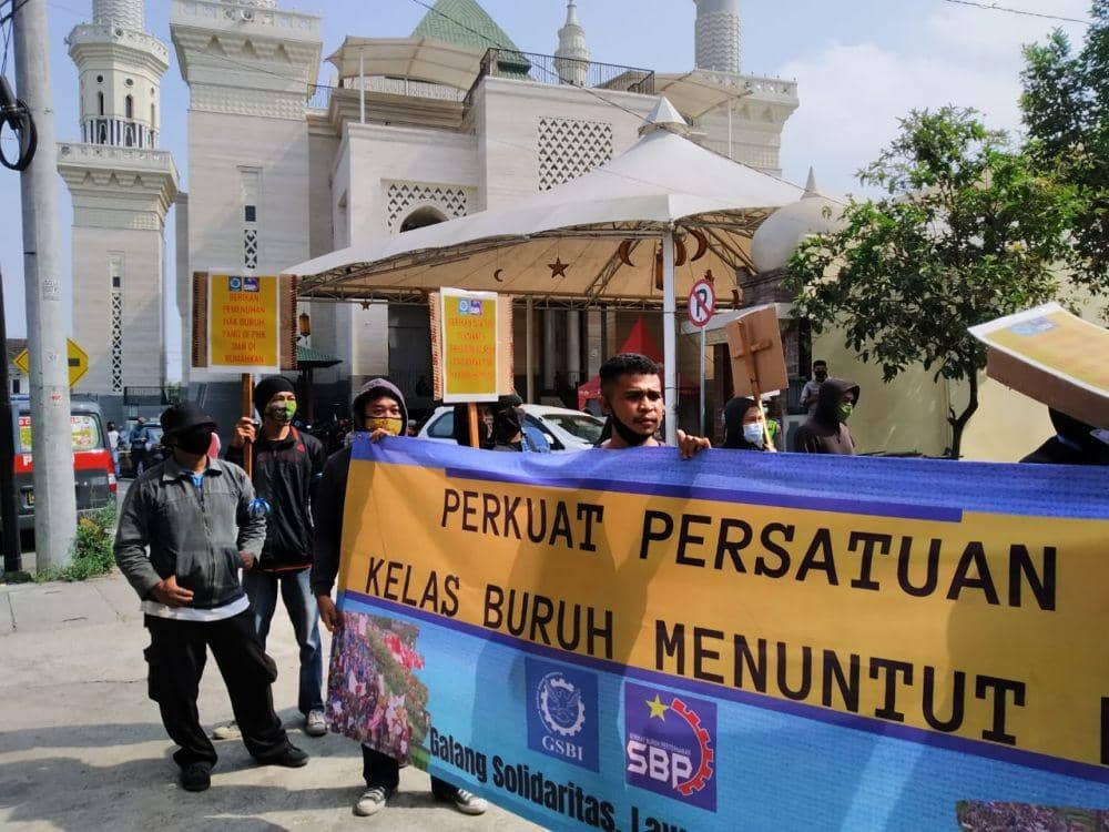 Aksi massa sejumlah buruh CV MGM. Dok: istimewa