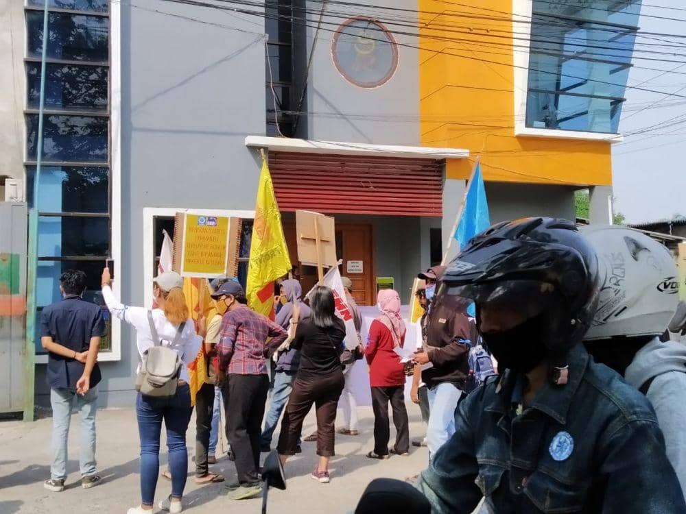 Aksi massa sejumlah buruh CV MGM. Dok: istimewa