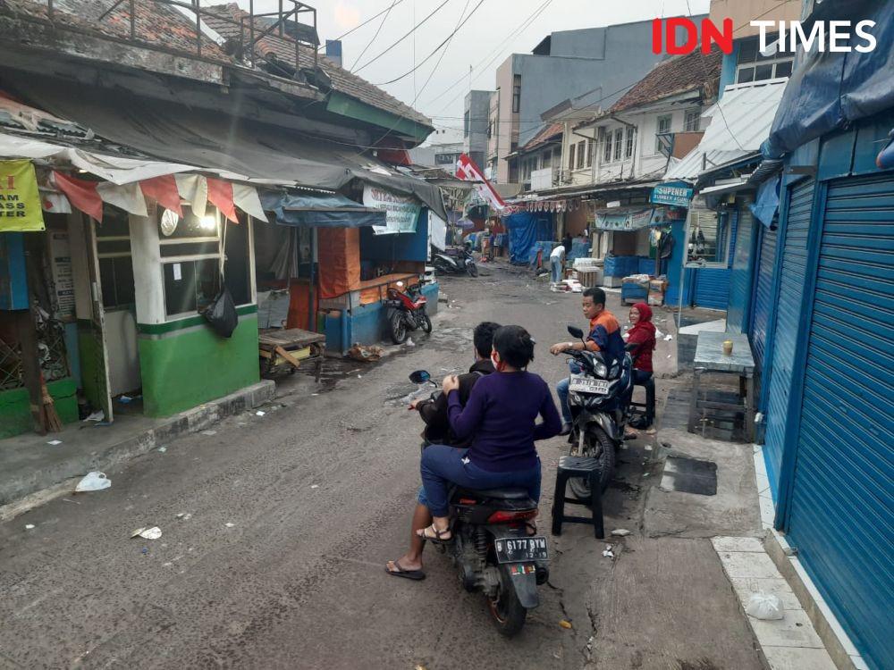 Kondisi Pasar Jatinegara pada Minggu (12/7/2020) (IDN Times/Aryodamar)