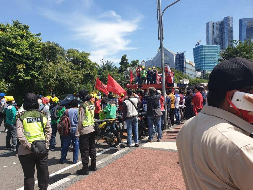Omnibus Law Dibahas di Tengah Pandemik, Puluhan Orang Gelar Aksi