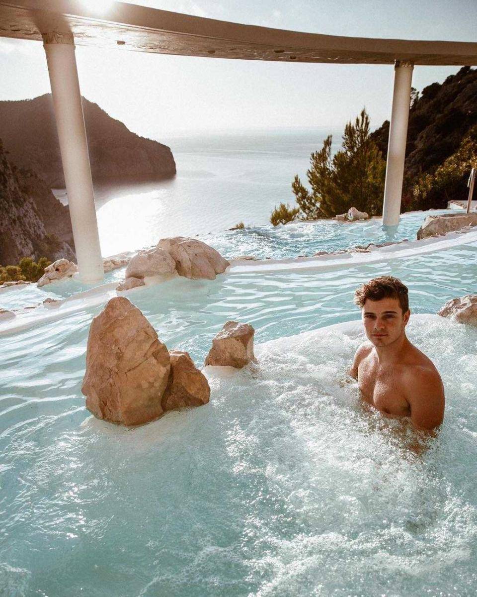 instagram.com/martingarrix