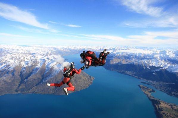 10 Lokasi Skydiving Terbaik di Dunia dengan Pemandangan Menakjubkan!