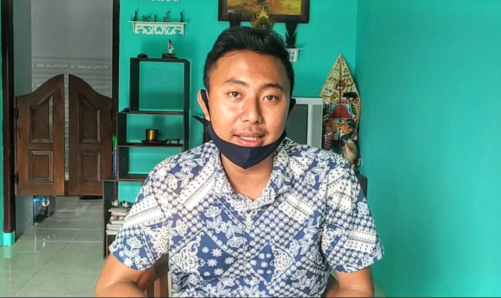 Jonatahan mengawali usahanya dengan berjualan batu akik untuk membayar kuliah. IDN Times/ Alfi Ramadana