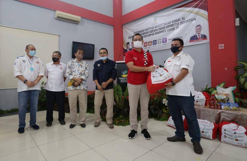 Mensos Juliari monitoring vendor penyedia komuditas sembako (Dok. IDN Times/Kemensos)