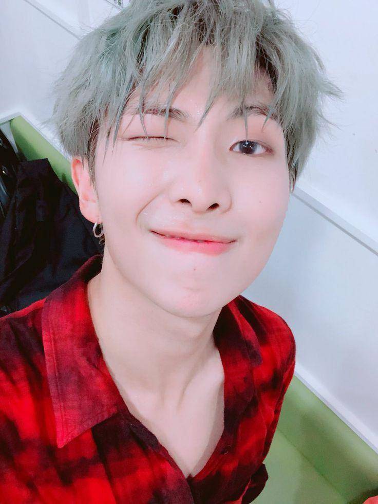 twitter.com/BTS_twt