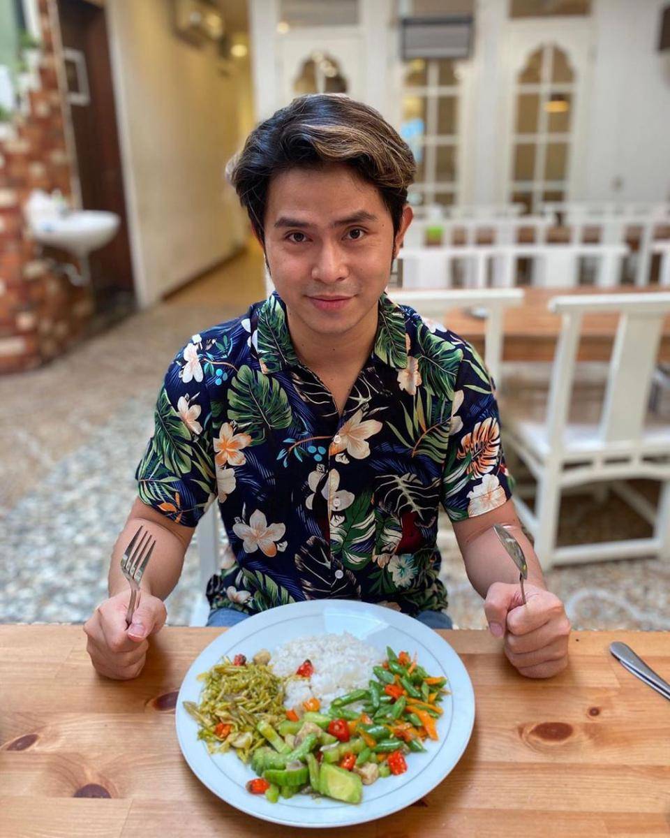 Instagram.com/cakra.khan