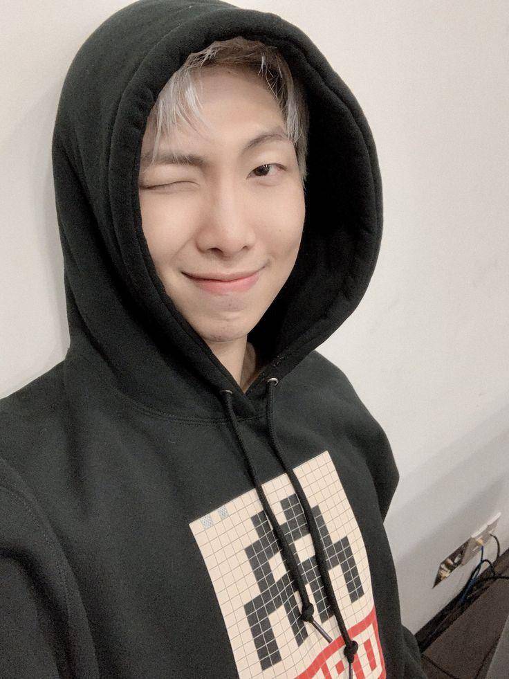 twitter.com/BTS_twt