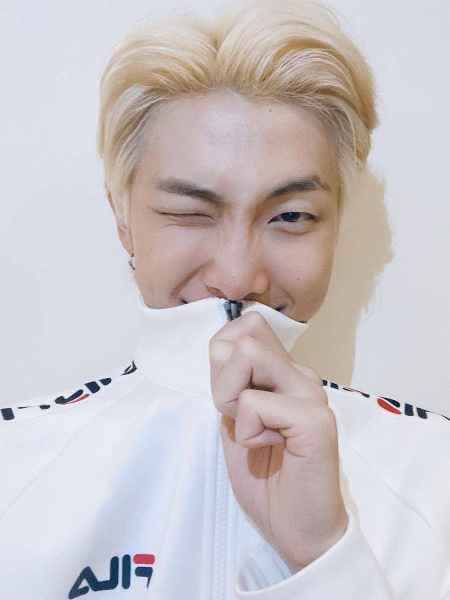 twitter.com/BTS_twt