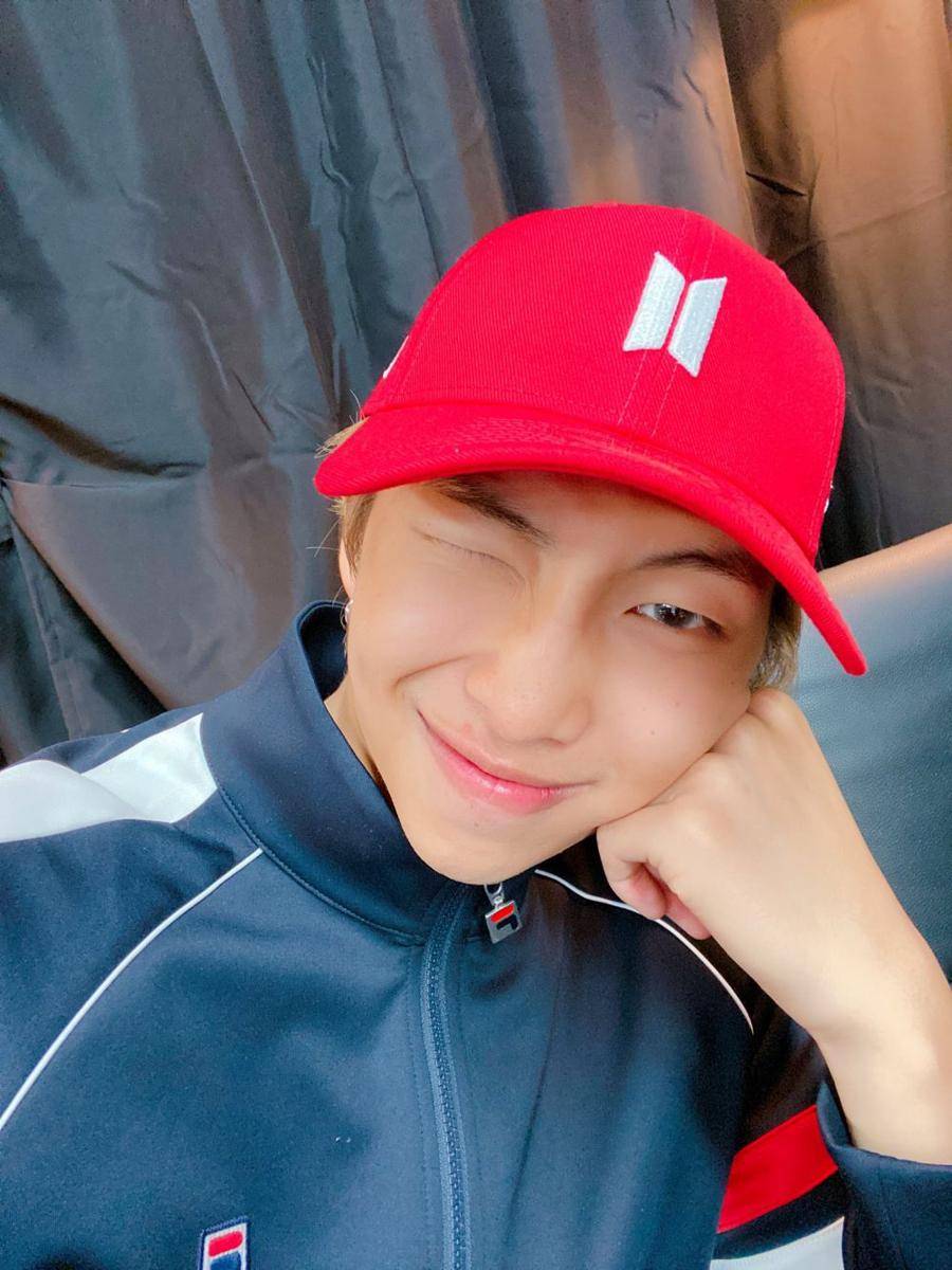 twitter.com/BTS_twt