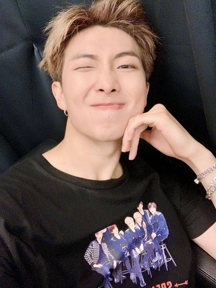 twitter.com/BTS_twt