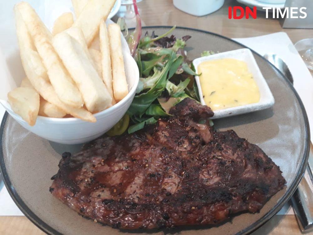 Ilustrasi makanan di restoran mewah (IDN Times/Fitang Budhi Adhitia)