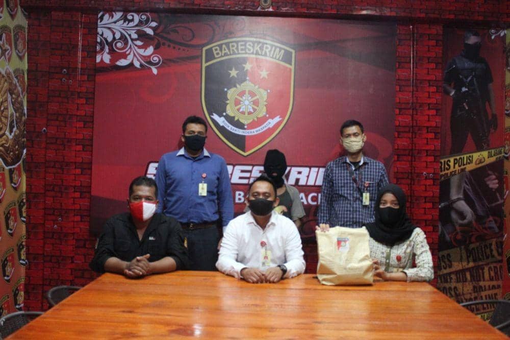 DAR, pelaku pencabulan balita saat dihadirkan di konferensi pers di Mapolresta Banda Aceh (Foto: Istimewa)