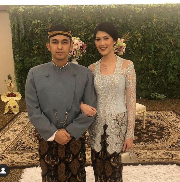 8 Tahun Menanti Kehamilan, 10 Potret Mesra Rumah Tangga Naga Ada Band