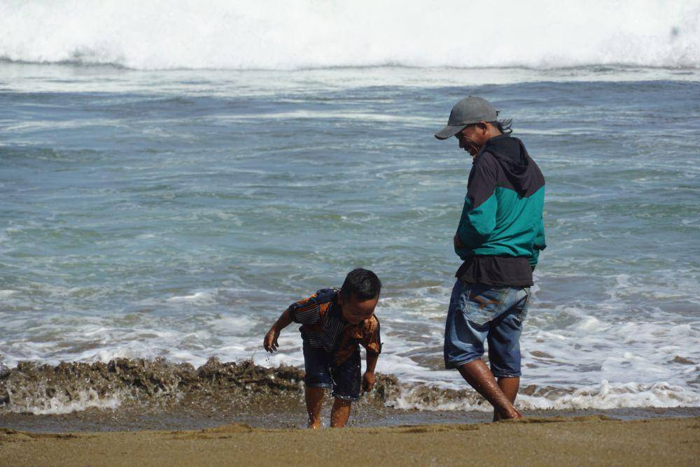 Wisatawan di Pantai Prigi Trenggalek, IDN Times/ istimewa