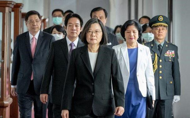 President Tsai Ing-wen bersama koleganya di Pemerintahan Taiwan. twitter.com/dailybugle1898