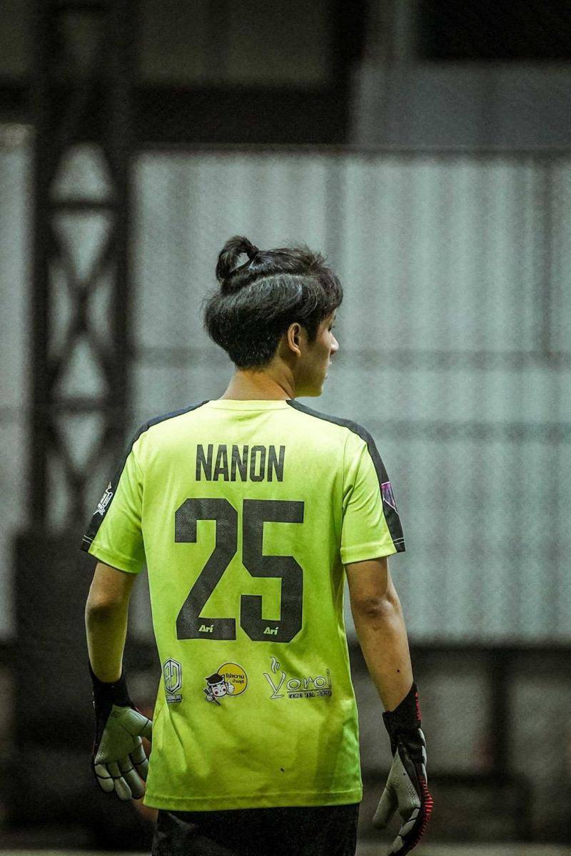 twitter.com/mynameisnanon