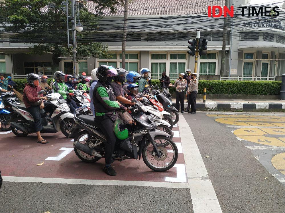 Atur Jarak Pemotor, RHK di Bandung Diberi Garis seperti Sirkuit Balap