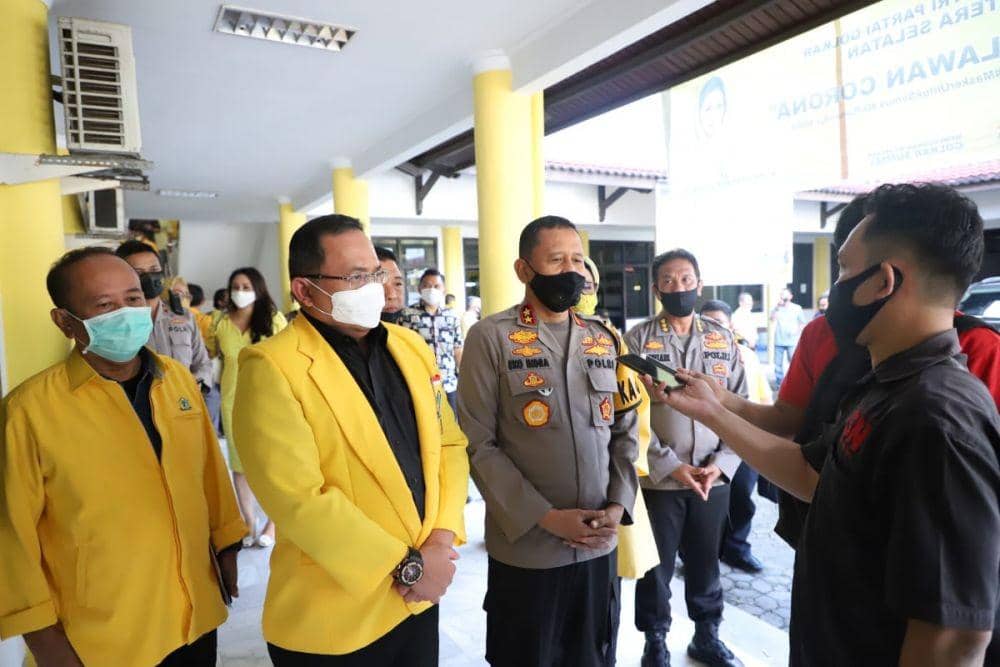 Kapolda Sumsel, Irjen Pol Eko Indra Heri saat bertemu Ketua DPD Golkar, Dodi Reza Alex (IDN Times/Humas Polda Sumsel)