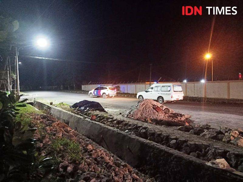 Mobil jenazah PDP meninggal dunia dikawal Satlantas Polres PPU (IDN Times/Ervan Masbanjar)