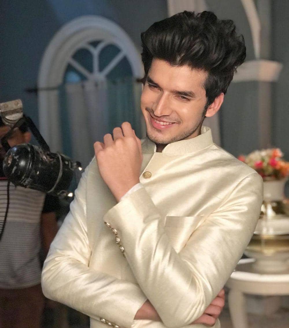 instagram.com/paras_kalnawat