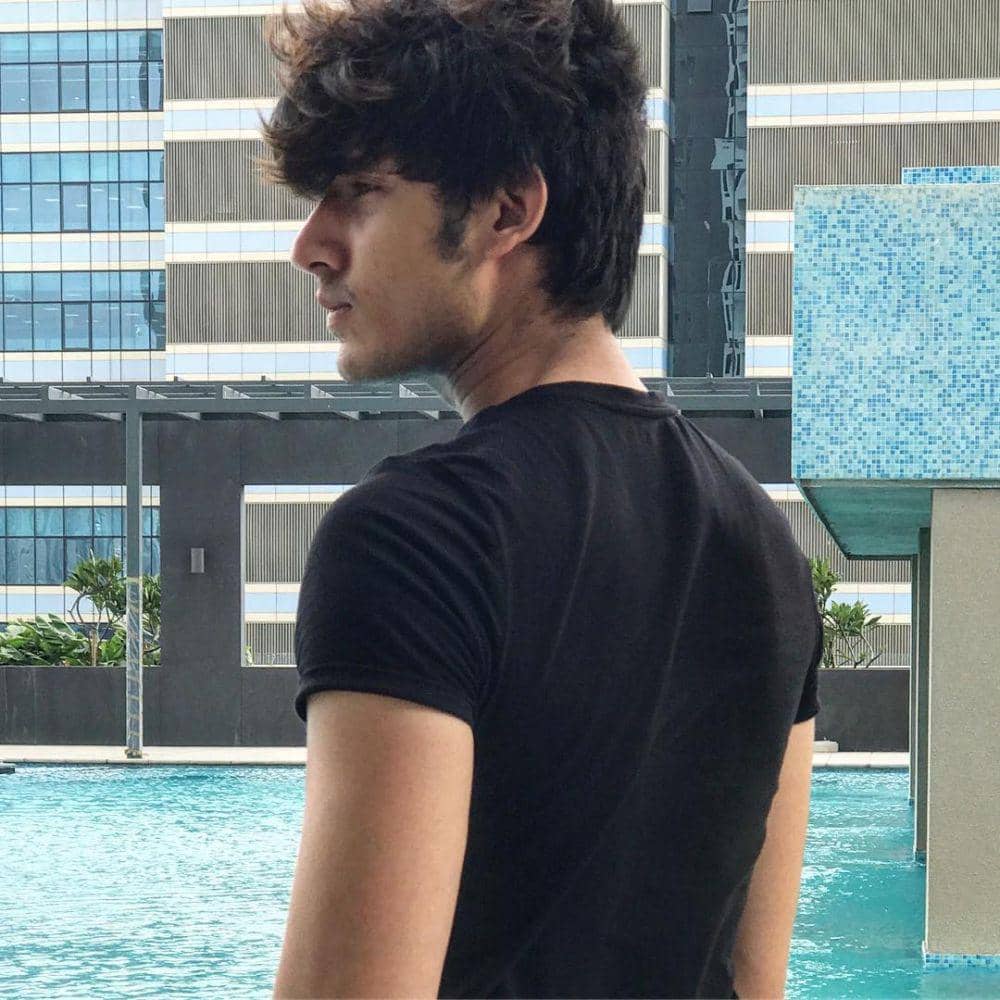 instagram.com/paras_kalnawat