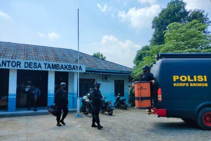 Polda Banten menemukan granat di Desa Tambakbaya (ANTARA)