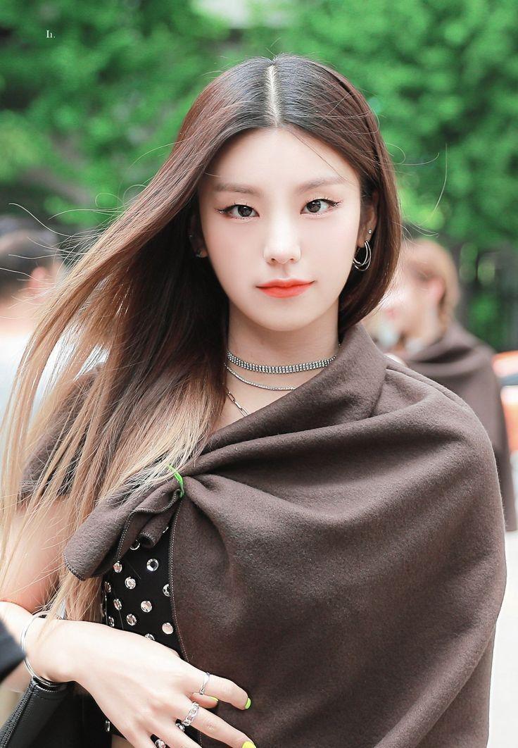twitter.com/lunayeji