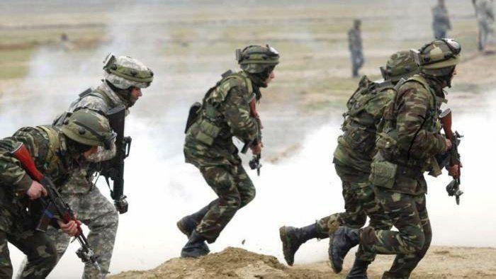 Prajurit Azerbaijan dalam sebuah latihan militer. twitter.com/SamirAhadoglu