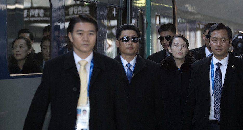 Kim Yo-jong bersama pengawalnya. twitter.com/BonicMichael