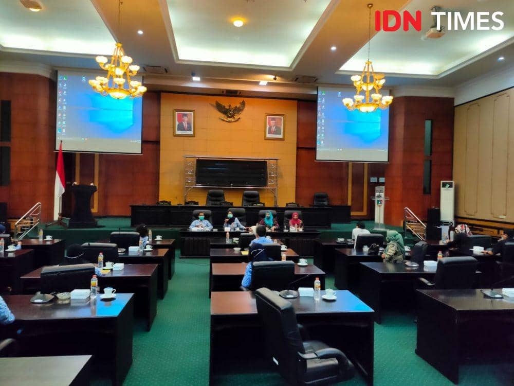 Suasana hearing COVID-19 di Gedung DPRD Jombang. IDN Times/Zainul Arifin