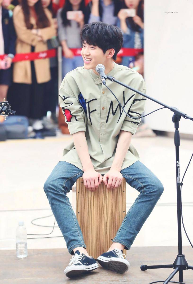 twitter.com/everymomentday6