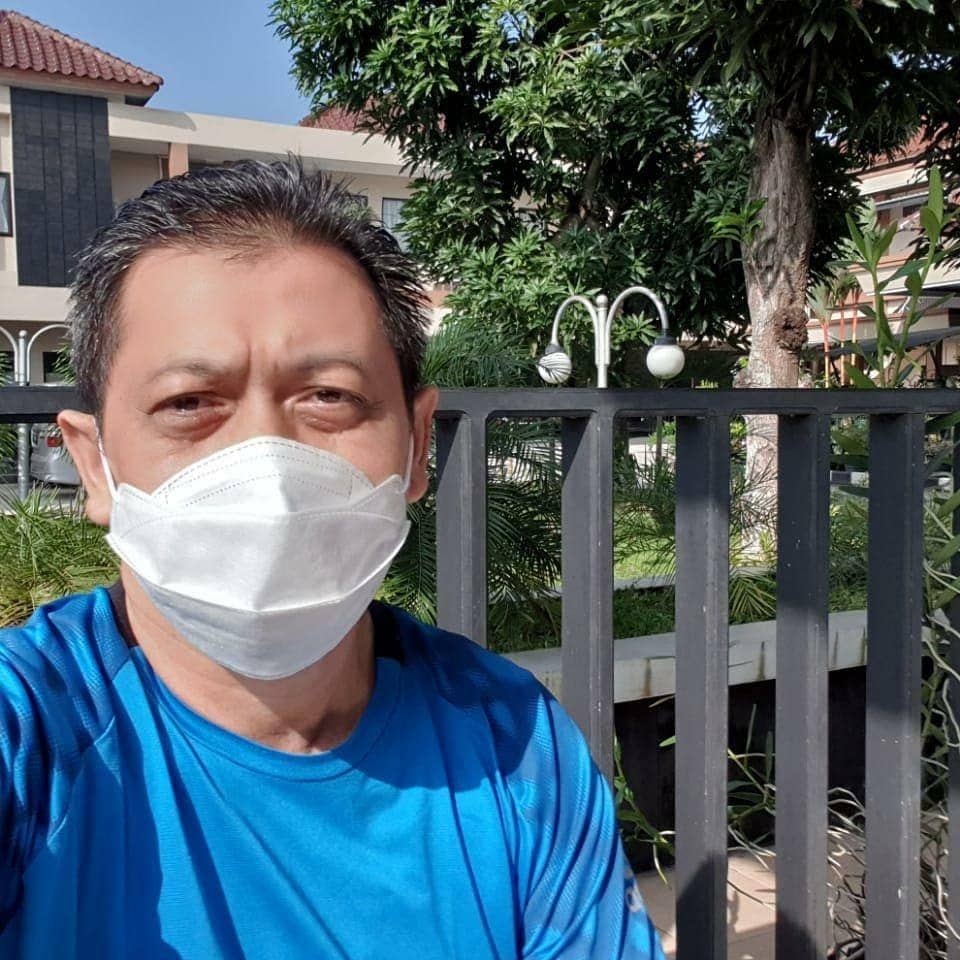 Wakil Gubernur Kaltim Hadi Mulyadi saat mengabadikan momen berjemur pada Jumat, 17 Juli 2020 (Dok.IDN Times/Istimewa)
