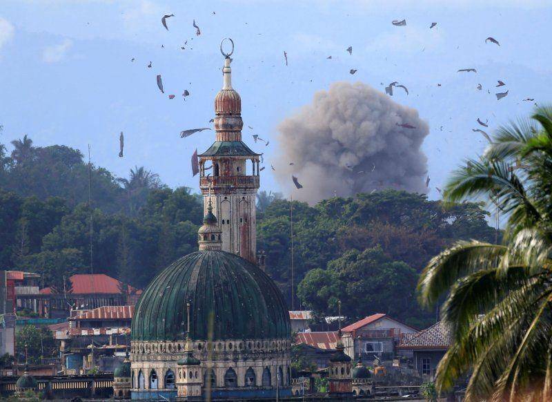 Serangan militer Filipina ke kelompok teroris di Marawi (ANTARA FOTO/REUTERS/Romeo Ranoco)