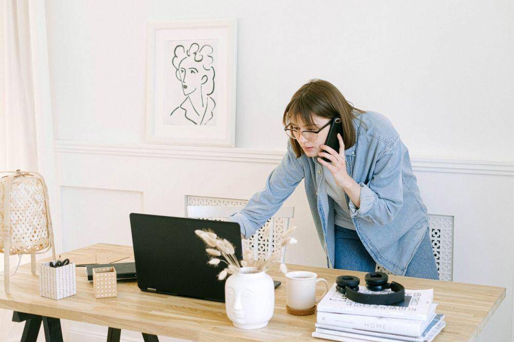 Ilustrasi sibuk bekerja. (Pexels.com/Ivan Samkov)
