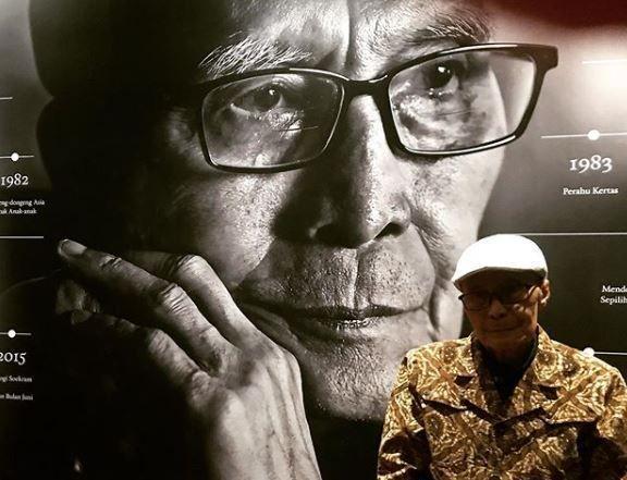 5 Puisi Sapardi Djoko Damono buat Kamu yang Patah Hati, Bikin Terenyuh