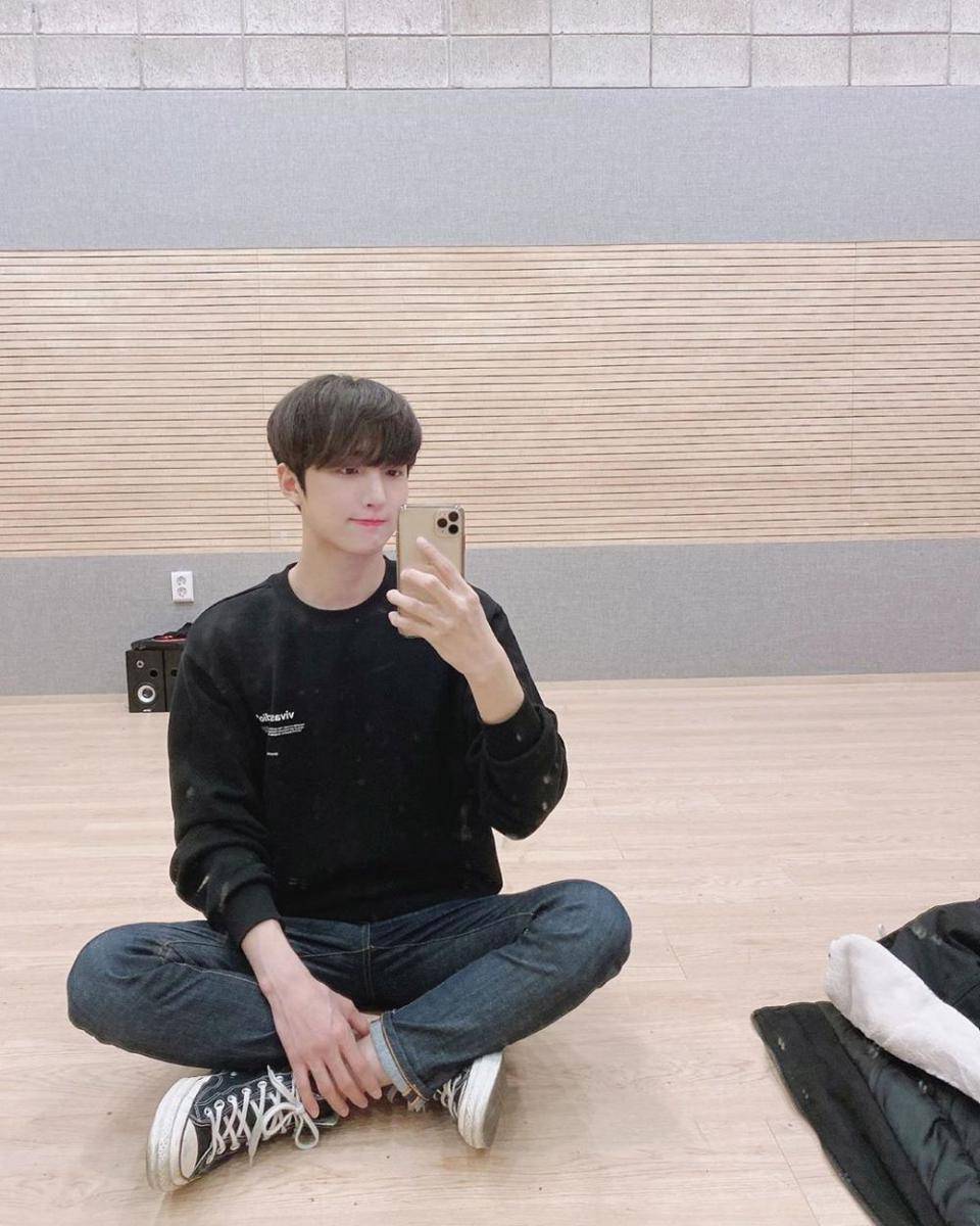 instagram.com/u10t_official