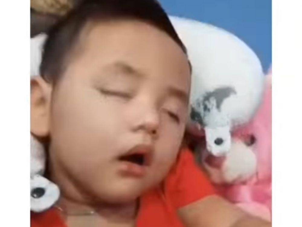 Shaka, bocah kecil yang sudah tertidur selama satu tahun (Instagram.com/denpasar.viral)