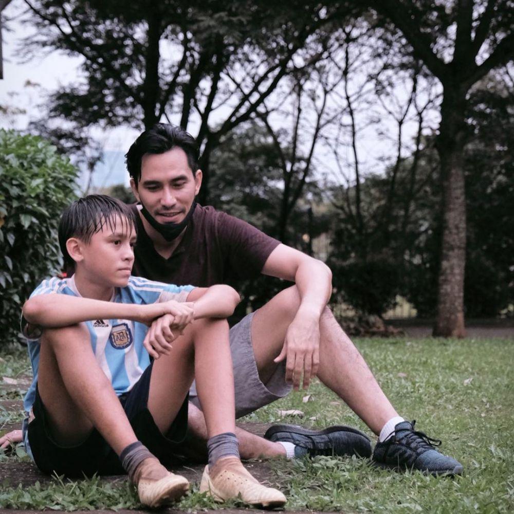 Papa Muda! 10 Aktor Pertama Kali Punya Anak di Usia 20-an Tahun