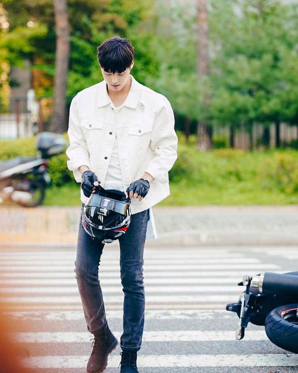 Instagram.com/leetaehwan0221