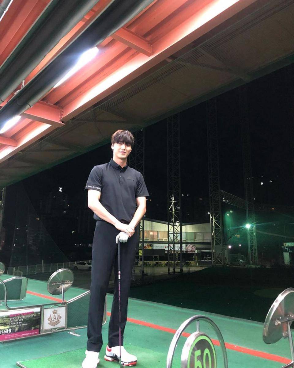 Instagram.com/leetaehwan0221