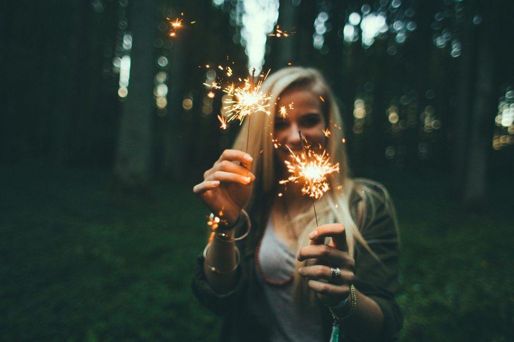 ilustrasi kembang api (pixabay/Free-Photos)