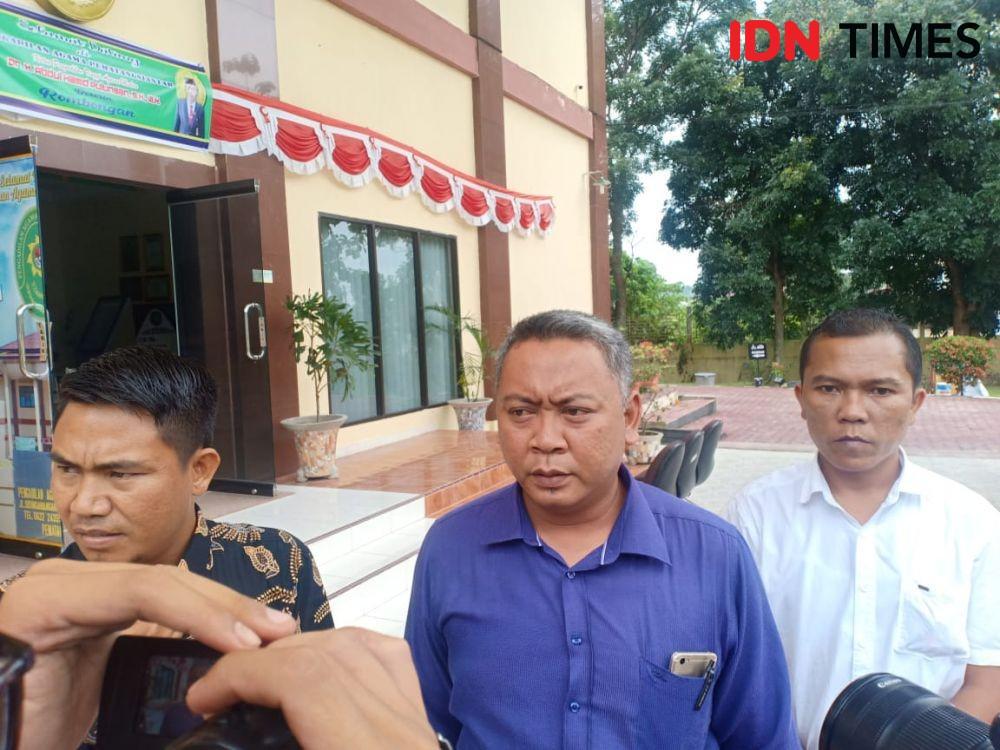 Kuasa hukum tergugat dari Kantor Hukum Chucha Ashari (IDN Times/Gideon Aritonang)