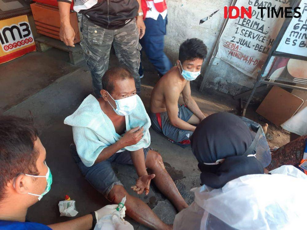 Korban kebakaran di Jalan Manukan Tama, Surabaya, Senin (20/7/2020). IDN Times/Fitria Madia