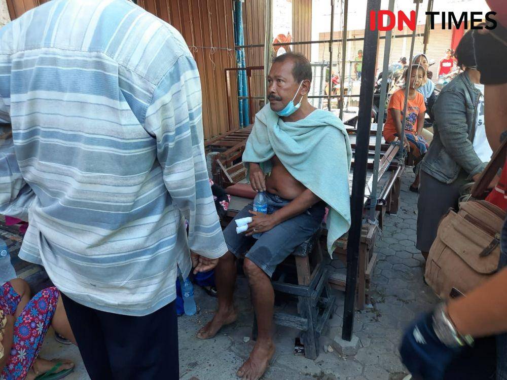 Korban kebakaran di Jalan Manukan Tama, Surabaya, Senin (20/7/2020). IDN Times/Fitria Madia